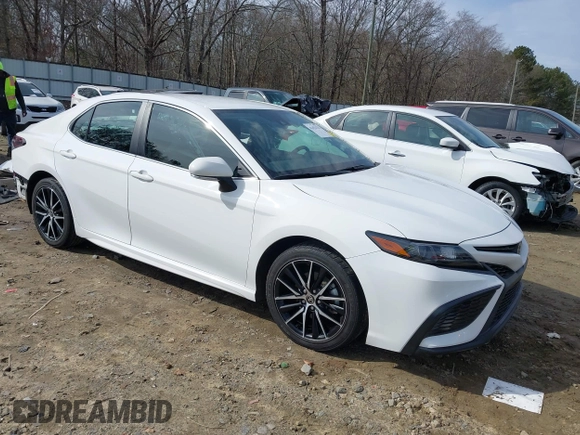 2022 Toyota Camry SE with VIN 4T1T11AK6NU013136, listed as a IAAI auction lot 41453252 with 63,405 mi miles. Bid and sale history available at carsss.com. Image 1.