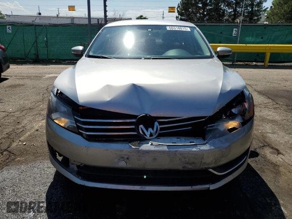 2013 Volkswagen Passat S z VIN 1VWAP7A31DC061392, wystawiony jako Copart lot #60318015 z przebiegiem 102 563 mil mil oraz Szkoda całkowita • Salvage title. Historia ofert i sprzedaży dostępna na DreamBid. Obrazek 5.