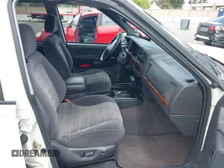1996 Jeep Grand Cherokee Laredo with VIN 1J4FX58S5TC388512, listed as a IAAI auction lot 42803796 with 147,732 mi miles and . Bid and sale history available at DreamBid. Image 5.