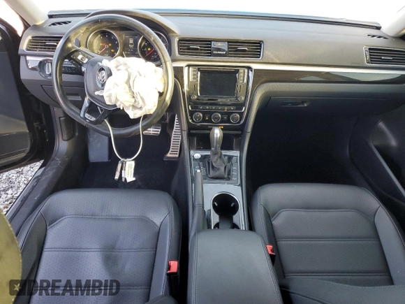 2019 Volkswagen Passat SE R-Line z VIN 1VWMA7A35KC013535, wystawiony jako Copart lot #80677504 z przebiegiem 88 376 mil mil oraz Szkoda całkowita • Salvage title. Historia ofert i sprzedaży dostępna na DreamBid. Obrazek 8.
