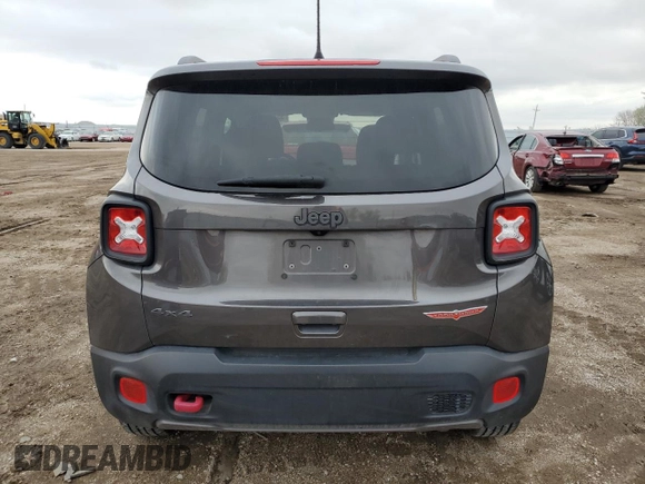 2020 Jeep Renegade Trailhawk z VIN ZACNJBC19LPL42478, wystawiony jako Copart lot #55299935 z przebiegiem 42 355 mil mil oraz Szkoda całkowita • Salvage title. Historia ofert i sprzedaży dostępna na DreamBid. Obrazek 6.