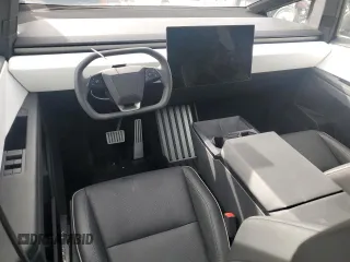 2024 Tesla Cybertruck z VIN 7G2CEHED3RA002231, wystawiony jako Copart lot #78957564 z przebiegiem 4454 mil mil oraz Szkody całkowita. Historia ofert i sprzedaży dostępna na DreamBid. Obrazek 8.