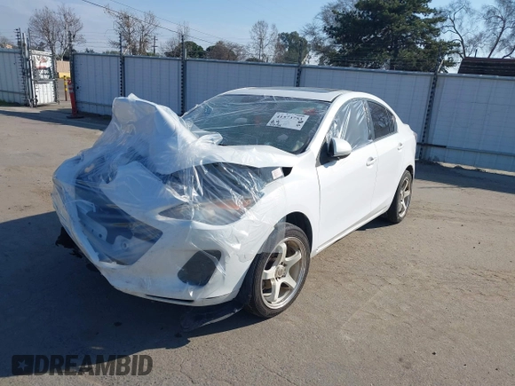 2013 Mazda 3 i Grand Touring z VIN JM1BL1WP3D1783731, wystawiony jako IAAI lot #41573753 z przebiegiem 253 424 mil mil oraz . Historia ofert i sprzedaży dostępna na DreamBid. Obrazek 2.