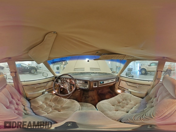 1983 Chrysler New Yorker 5th Ave Edition z VIN 2C3BF66P5DR150653, wystawiony jako Copart lot #75411924 z przebiegiem 67 095 mil mil oraz Szkody całkowita. Historia ofert i sprzedaży dostępna na DreamBid. Obrazek 12.