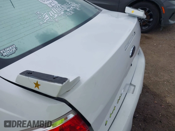 2008 Ford Focus SE z VIN 1FAHP33N68W227957, wystawiony jako IAAI lot #42321209 z przebiegiem Nie podano mil oraz . Historia ofert i sprzedaży dostępna na DreamBid. Obrazek 18.