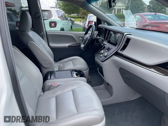 2016 Toyota Sienna XLE with VIN 5TDYK3DC3GS761177, listed as a Copart auction lot 61506935 with 134,732 mi miles and Clean title. Bid and sale history available at DreamBid. Image 5.