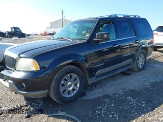 2004 Lincoln Navigator Luxury with VIN 5LMFU28R54LJ07507, listed as a IAAI auction lot 41284716 with 255,912 mi miles. Bid and sale history available at carsss.com. Image 2.