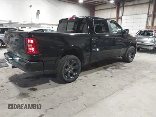2025 Ram 1500 Big Horn z VIN 1C6RRFFG0SN572588, wystawiony jako IAAI lot #41629079 z przebiegiem 6 675 mil mil oraz . Historia ofert i sprzedaży dostępna na DreamBid. Obrazek 4.