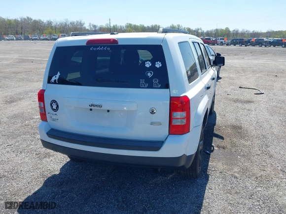 2016 Jeep Patriot Latitude with VIN 1C4NJRFB7GD718468, listed as a IAAI auction lot 42065343 with 92,009 mi miles. Bid and sale history available at carsss.com. Image 16.