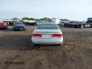 2000 Toyota Camry LE z VIN JT2BF28K6Y0282836, wystawiony jako IAAI lot #41799376 z przebiegiem 210 710 mil mil oraz . Historia ofert i sprzedaży dostępna na DreamBid. Obrazek 16.