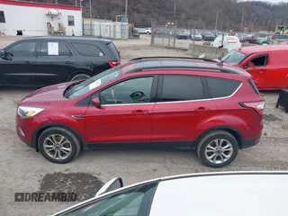 2018 Ford Escape SE z VIN 1FMCU9GD6JUA18684, wystawiony jako IAAI lot #41499540 z przebiegiem 105 127 mil mil oraz . Historia ofert i sprzedaży dostępna na DreamBid. Obrazek 14.
