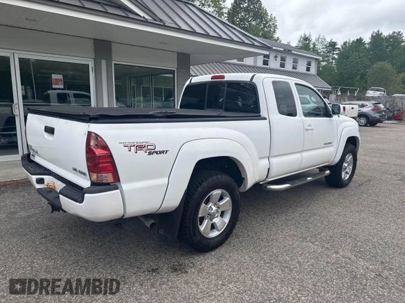 2008 Toyota Tacoma z VIN 5TEUU42N58Z487696, wystawiony jako IAAI lot #42355037 z przebiegiem 147 944 mil mil oraz . Historia ofert i sprzedaży dostępna na DreamBid. Obrazek 4.