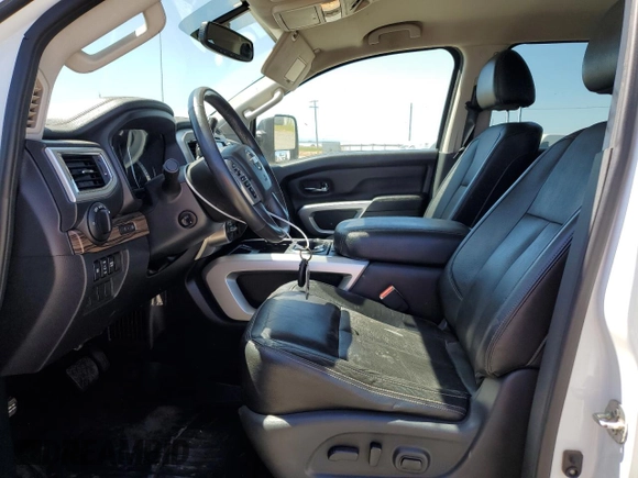 2017 Nissan Titan Pro-4X z VIN 1N6BA1F40HN559615, wystawiony jako Copart lot #57636455 z przebiegiem 99 803 mil mil oraz Szkoda całkowita • Salvage title. Historia ofert i sprzedaży dostępna na DreamBid. Obrazek 7.