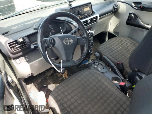 2012 Scion iQ z VIN JTNJJXB05CJ012193, wystawiony jako Copart lot #52180495 z przebiegiem Nie podano mil oraz Szkoda całkowita • Salvage title. Historia ofert i sprzedaży dostępna na DreamBid. Obrazek 8.