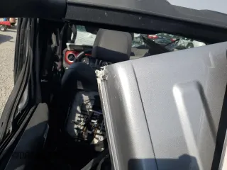 2020 Jeep Gladiator Rubicon z VIN 1C6JJTBG9LL135016, wystawiony jako Copart lot #52374035 z przebiegiem Nie podano mil oraz Szkoda całkowita • Salvage title. Historia ofert i sprzedaży dostępna na DreamBid. Obrazek 8.