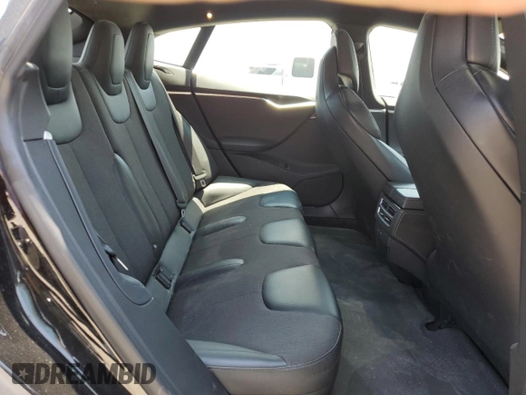 2017 Tesla Model S 100D z VIN 5YJSA1E21HF209847, wystawiony jako Copart lot #61848255 z przebiegiem 140 807 mil mil oraz Szkoda całkowita • Salvage title. Historia ofert i sprzedaży dostępna na DreamBid. Obrazek 10.
