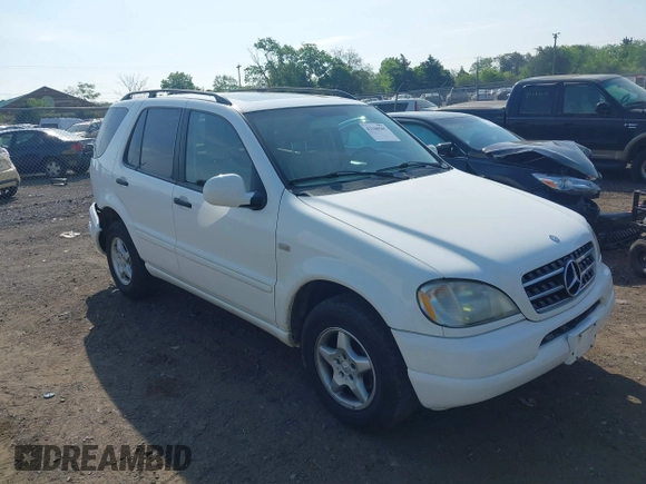 2000 Mercedes-Benz M with VIN 4JGAB54E4YA145383, listed as a IAAI auction lot 42108505 with 266,728 mi miles. Bid and sale history available at carsss.com. Image 1.