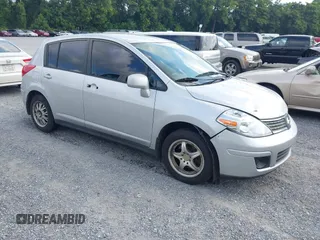 2009 Nissan Versa S с VIN 3N1BC13E59L350384, выставлен на аукционе IAAI как лот 42825121 с пробегом 243 946 миль миль и . История ставок и продаж доступна на DreamBid. Изображение 1.