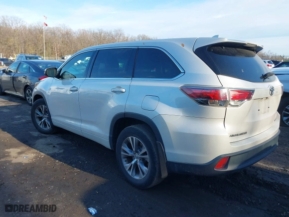 2015 Toyota Highlander LE with VIN 5TDBKRFH7FS194276, listed as a IAAI auction lot 41617493 with 134,342 mi miles. Bid and sale history available at carsss.com. Image 3.