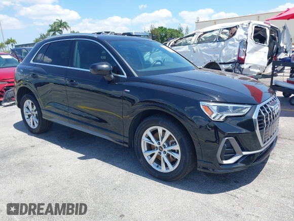 2024 Audi Q3 S line Premium z VIN WA1DECF39R1055263, wystawiony jako IAAI lot #42270200 z przebiegiem 29 691 mil mil oraz . Historia ofert i sprzedaży dostępna na DreamBid. Obrazek 1.