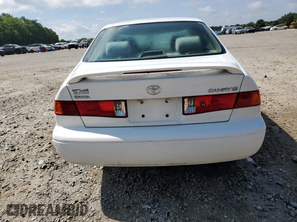 2001 Toyota Camry CE z VIN 4T1BG22K11U848960, wystawiony jako Copart lot #57259655 z przebiegiem 219 477 mil mil oraz Szkoda całkowita • Salvage title. Historia ofert i sprzedaży dostępna na DreamBid. Obrazek 6.