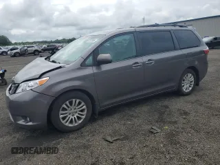 2015 Toyota Sienna XLE z VIN 5TDYK3DC1FS574647, wystawiony jako Copart lot #64163905 z przebiegiem 144 403 mil mil oraz Szkoda całkowita • Salvage title. Historia ofert i sprzedaży dostępna na DreamBid. Obrazek 1.