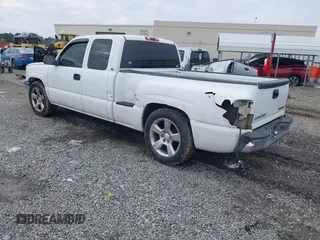 2005 Chevrolet Silverado 1500 z VIN 1GCEC19T65Z179681, wystawiony jako IAAI lot #41423413 z przebiegiem 267 006 mil mil oraz . Historia ofert i sprzedaży dostępna na DreamBid. Obrazek 3.