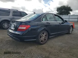 2014 Mercedes-Benz C 250 Sport z VIN WDDGF4HB1EA933844, wystawiony jako Copart lot #56911155 z przebiegiem 228 015 mil mil oraz Szkoda całkowita • Salvage title. Historia ofert i sprzedaży dostępna na DreamBid. Obrazek 3.