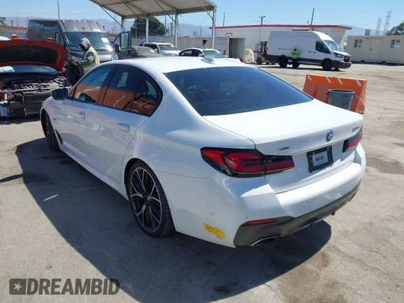 2022 BMW 5 Series 530e xDrive with VIN WBA33AG01NCJ52906, listed as a IAAI auction lot 42686511 with 45,710 mi miles and . Bid and sale history available at DreamBid. Image 3.