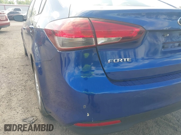 2018 Kia Forte LX with VIN 3KPFK4A71JE226693, listed as a IAAI auction lot 42094700 with 140,906 mi miles. Bid and sale history available at carsss.com. Image 18.