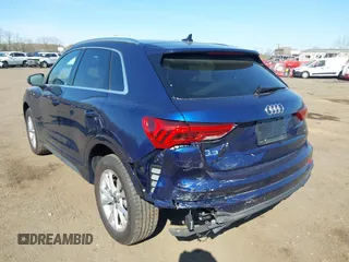 2024 Audi Q3 S line Premium Plus z VIN WA1EECF30R1173836, wystawiony jako IAAI lot #42044971 z przebiegiem 4848 mil mil oraz . Historia ofert i sprzedaży dostępna na DreamBid. Obrazek 6.