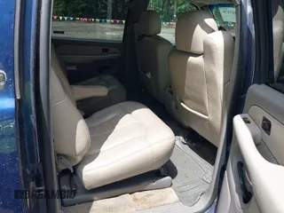 2002 Chevrolet Suburban LT with VIN 1GNFK16Z62J127727, listed as a IAAI auction lot 42367170 with 253,958 mi miles and . Bid and sale history available at DreamBid. Image 8.