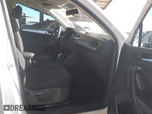 2022 Volkswagen Tiguan S z VIN 3VV1B7AX2NM001840, wystawiony jako IAAI lot #41425588 z przebiegiem 28 720 mil mil oraz . Historia ofert i sprzedaży dostępna na DreamBid. Obrazek 5.