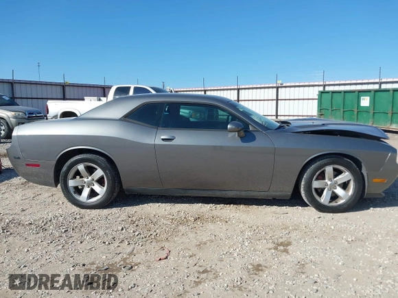 2011 Dodge Challenger z VIN 2B3CJ4DG3BH512974, wystawiony jako IAAI lot #41431931 z przebiegiem 186 845 mil mil oraz . Historia ofert i sprzedaży dostępna na DreamBid. Obrazek 13.