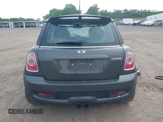 2011 MINI Hardtop S with VIN WMWSV3C58BTY13412, listed as a IAAI auction lot 42516587 with 124,831 mi miles and . Bid and sale history available at DreamBid. Image 17.
