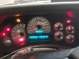 2003 Chevrolet Avalanche z VIN 3GNEK13T63G292241, wystawiony jako IAAI lot #41211184 z przebiegiem 258 158 mil mil oraz . Historia ofert i sprzedaży dostępna na DreamBid. Obrazek 7.