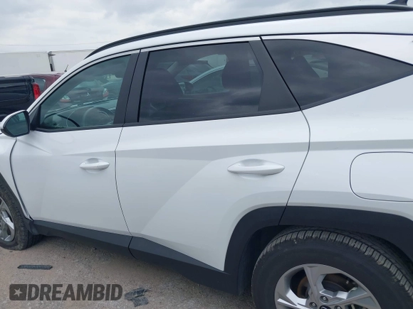 2024 Hyundai Tucson SEL with VIN 5NMJBCDE1RH295953, listed as a IAAI auction lot 42140368 with 39,024 mi miles. Bid and sale history available at carsss.com. Image 14.