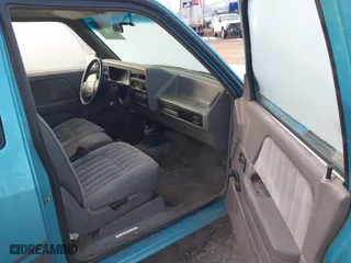1995 Dodge Dakota with VIN 1B7GL23X3SW916018, listed as a IAAI auction lot 41722690 with 128,385 mi miles. Bid and sale history available at carsss.com. Image 5.