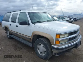 1999 Chevrolet Suburban z VIN 1GNFK16R6XJ391957, wystawiony jako IAAI lot #41822566 z przebiegiem 204 773 mil mil oraz . Historia ofert i sprzedaży dostępna na DreamBid. Obrazek 1.
