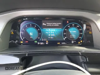 2025 Volkswagen Atlas SE z VIN 1V2JE2CA4SC205357, wystawiony jako Copart lot #51688695 z przebiegiem 4 355 mil mil oraz Szkoda całkowita • Salvage title. Historia ofert i sprzedaży dostępna na DreamBid. Obrazek 9.