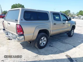 2007 Toyota Tacoma PreRunner z VIN 3TMJU62N87M040287, wystawiony jako IAAI lot #42375199 z przebiegiem 403 876 mil mil oraz . Historia ofert i sprzedaży dostępna na DreamBid. Obrazek 4.