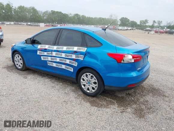 2015 Ford Focus SE z VIN 1FADP3F21FL274182, wystawiony jako IAAI lot #42441161 z przebiegiem 176 810 mil mil oraz . Historia ofert i sprzedaży dostępna na DreamBid. Obrazek 3.