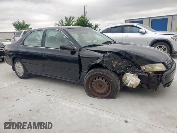 2001 Toyota Camry CE z VIN 4T1BG22K71U032545, wystawiony jako Copart lot #60883095 z przebiegiem 199 864 mil mil oraz Czysty tytuł • Clean title. Historia ofert i sprzedaży dostępna na DreamBid. Obrazek 4.