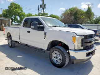 2017 Ford F-250 XLT with VIN 1FT7X2B63HED50048, listed as a Copart auction lot 61651905 with 236,773 mi miles and Clean title. Bid and sale history available at DreamBid. Image 4.