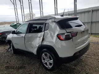 2023 Jeep Compass Latitude with VIN 3C4NJDBN7PT553339, listed as a Copart auction lot 51477725 with 42,539 mi miles and Salvage Title. Bid and sale history available at DreamBid. Image 2.