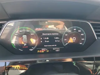 2023 Audi e-tron Chronos z VIN WA1VABGE3PB013236, wystawiony jako Copart lot #57913445 z przebiegiem 9 501 mil mil oraz Szkoda całkowita • Salvage title. Historia ofert i sprzedaży dostępna na DreamBid. Obrazek 9.