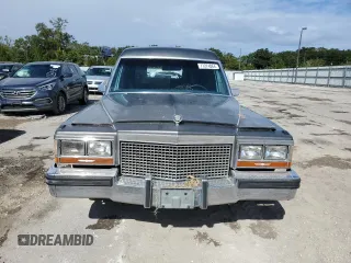 1988 Cadillac Brougham z VIN 1G6DW51Y2J9714052, wystawiony jako Copart lot #77274064 z przebiegiem 69 106 mil mil oraz Szkody całkowita. Historia ofert i sprzedaży dostępna na DreamBid. Obrazek 5.