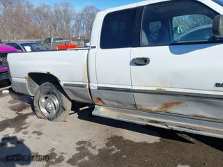 1998 Dodge Ram 1500 with VIN 3B7HF13Z2WG130254, listed as a IAAI auction lot 41323066 with 204,006 mi miles. Bid and sale history available at carsss.com. Image 13.