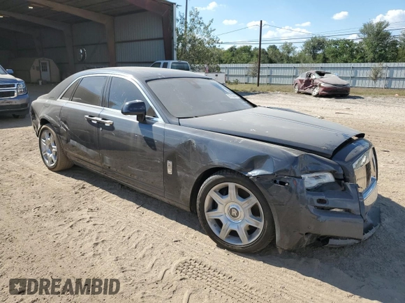 2015 Rolls-Royce Ghost z VIN SCA664S53FUX53197, wystawiony jako Copart lot #72152444 z przebiegiem 39 280 mil mil oraz Szkody całkowita. Historia ofert i sprzedaży dostępna na DreamBid. Obrazek 4.