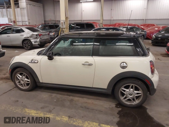 2009 MINI Hardtop S with VIN WMWMF73509TW85898, listed as a IAAI auction lot 41559954 with 97,186 mi miles and . Bid and sale history available at DreamBid. Image 14.